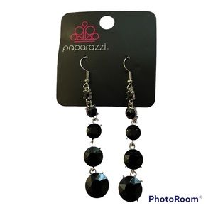Paparazzi Black Earring